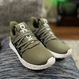 Adidas Slip-On Shoe M-7 ALMOST BRAND NEW!